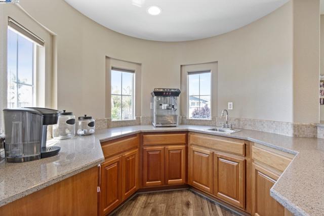 6454 Green Castle Cir, Discovery Bay CA: https://media.crmls.org/mediaz/0aff6a98-41a6-4396-b5f8-e14e0bfe9008.jpg