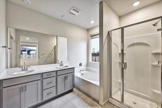 701 Pahl Court, Lincoln CA: https://media.crmls.org/mediaz/0affc031-014a-49d8-b83e-886ceabf98e2.jpg