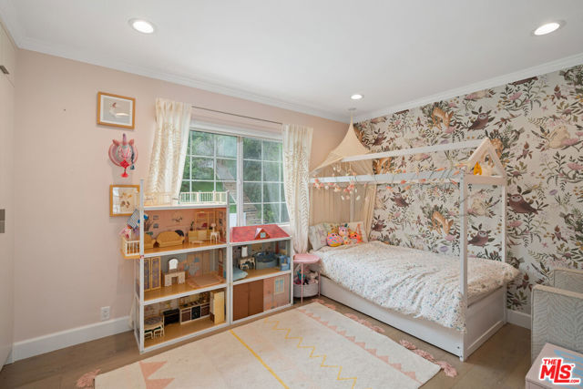 3156 Dona Emilia Drive, Studio City CA: https://media.crmls.org/mediaz/0b00ca75-aef8-4132-8223-4f5961fc4889.jpg