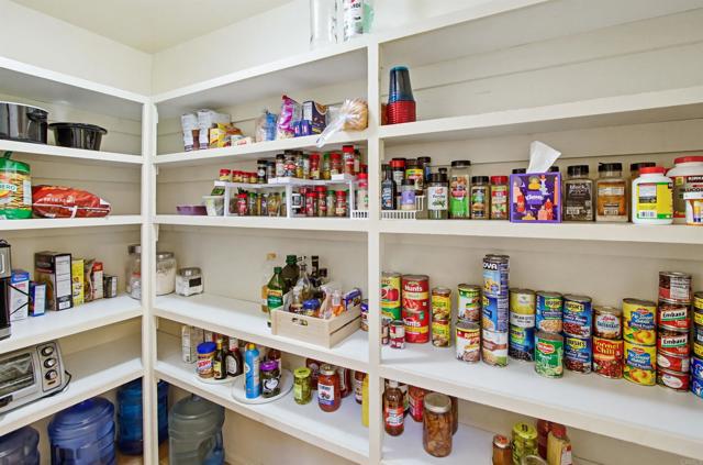 Detail Gallery Image 11 of 54 For 2092 Tudor Ln, Fallbrook,  CA 92028 - 4 Beds | 3/1 Baths