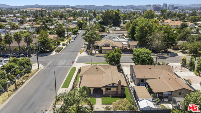 21001 Gault Street photo 2