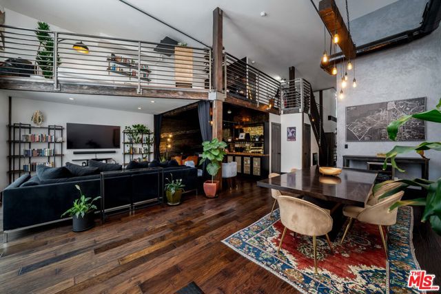 4115 Glencoe Avenue, Marina del Rey CA: https://media.crmls.org/mediaz/0b031b7b-9327-41c7-80ed-c5063435299a.jpg