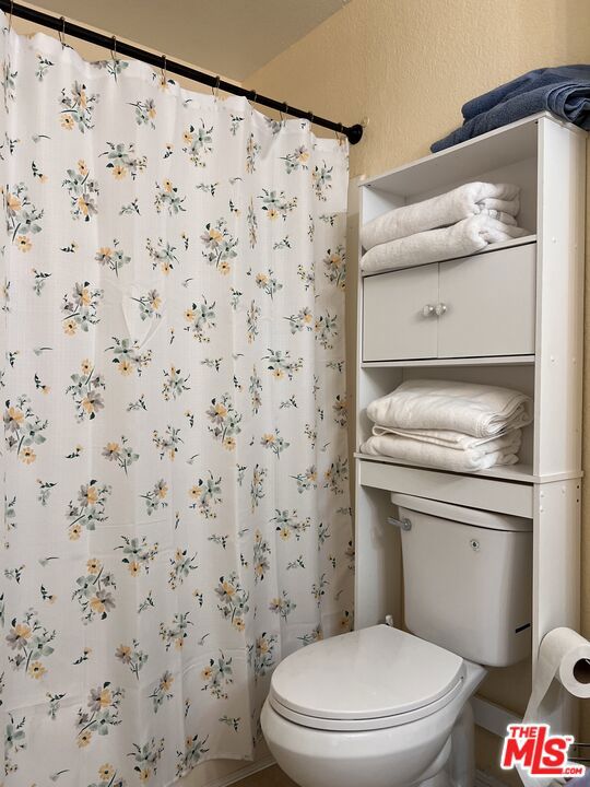 4345 W 154th Street, Lawndale CA: https://media.crmls.org/mediaz/0b03297a-5352-498a-a96b-26fc964e79be.jpg