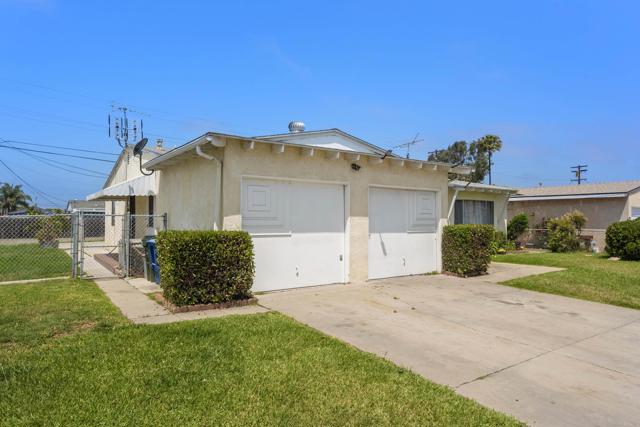 742 Jefferson Avenue, Chula Vista CA: https://media.crmls.org/mediaz/0b037c37-173c-46cd-ba77-2e31118ec91c.jpg