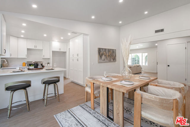 2593 Sunnydale Drive, Duarte CA: https://media.crmls.org/mediaz/0b04785c-ba2a-4326-8745-93941cf9154d.jpg