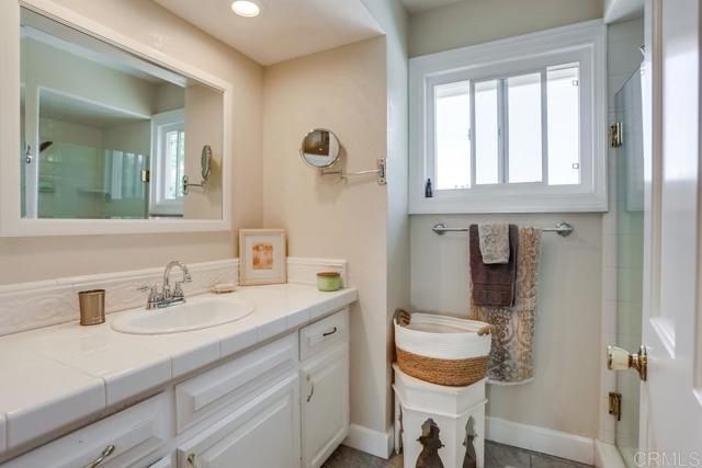 906 Gretna Green Way, Escondido CA: https://media.crmls.org/mediaz/0b047a8a-7c56-4873-8c7c-760b4bda0d95.jpg