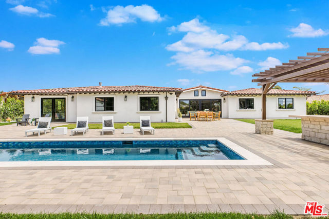 6888 Alta Vista Drive, Rancho Palos Verdes CA: https://media.crmls.org/mediaz/0b048d5d-aa51-43ed-a676-9dfd1a2766f9.jpg