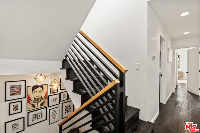 3159 Thatcher Avenue, Marina del Rey CA: https://media.crmls.org/mediaz/0b04a62a-0766-47d5-a4c5-af11023343a0.jpg