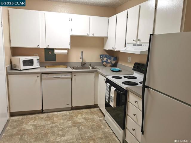 Image 15 of 25 For 555 Pierce St  328
