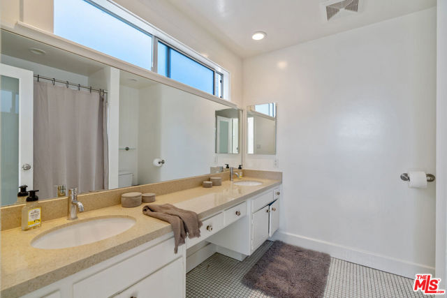 32 North Venice Boulevard photo 14