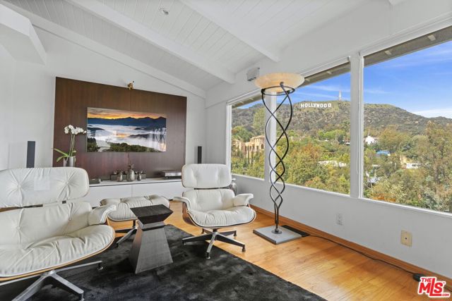 3162 Durand Drive, Los Angeles CA: https://media.crmls.org/mediaz/0b05c237-3803-4029-b0bf-eaeca145d859.jpg