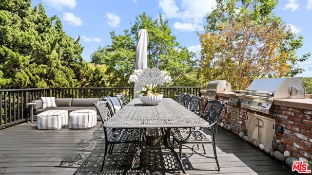 6155 Poppy Peak Drive, Los Angeles CA: https://media.crmls.org/mediaz/0b066965-f265-44f2-87ea-d8a900a34215.jpg