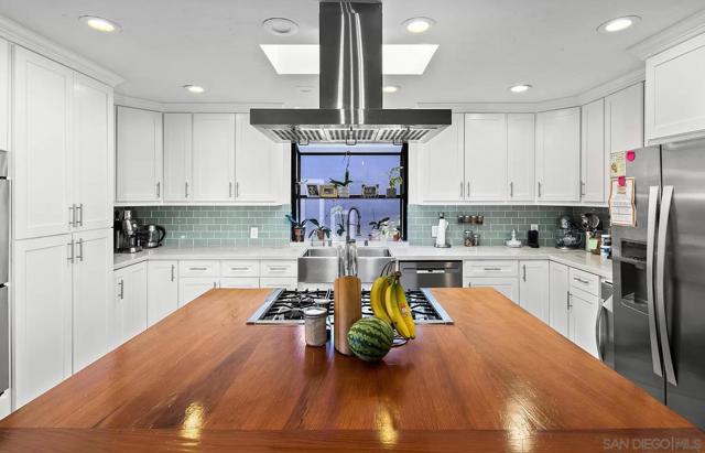4810 Baylor Dr, San Diego CA: https://media.crmls.org/mediaz/0b07092b-c5dc-44dd-b762-acda464de110.jpg