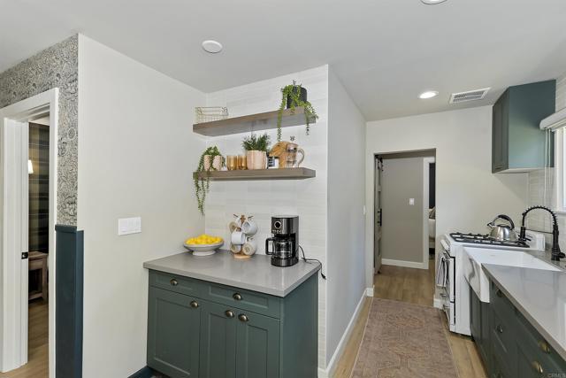 1128 E Country Club Blvd, Big Bear City CA: https://media.crmls.org/mediaz/0b076ac0-a7f7-424d-a633-414f97113c12.jpg