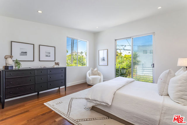 2336 Boone Avenue, Venice CA: https://media.crmls.org/mediaz/0b0785b5-7105-483f-bac4-46713a8a3a92.jpg
