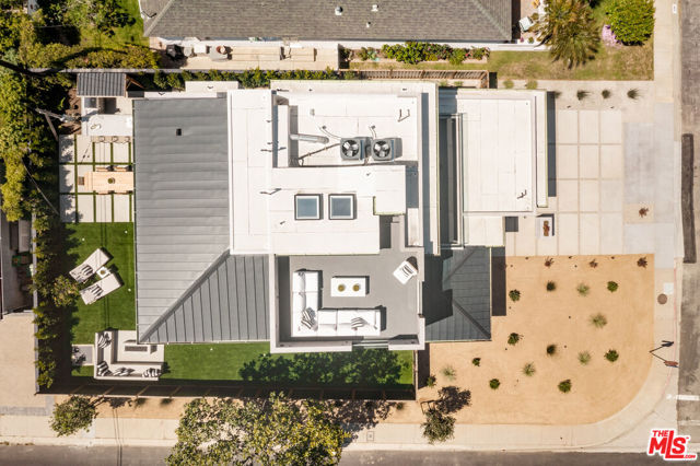 7543 Denrock Avenue, Los Angeles CA: https://media.crmls.org/mediaz/0b078ec8-87d2-411b-9d25-3feaa91433d9.jpg