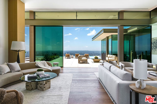 9016 Thrasher Avenue, Los Angeles CA: https://media.crmls.org/mediaz/0b07d96b-4d62-4c58-85d7-de9a8817eb3e.jpg