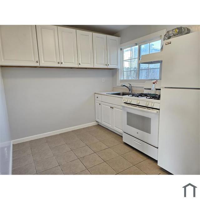 Image 2 of 10 For 7008 Spencer Street