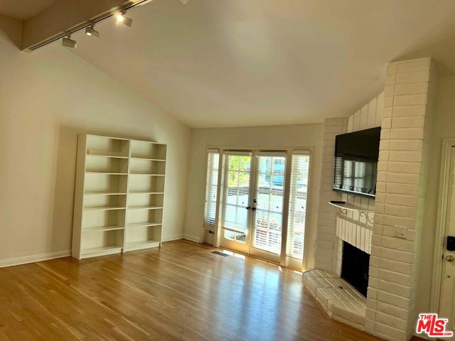 1586 Palisades Drive, Pacific Palisades CA: https://media.crmls.org/mediaz/0b08e7b5-26f3-4578-9847-8bf6654cd06b.jpg