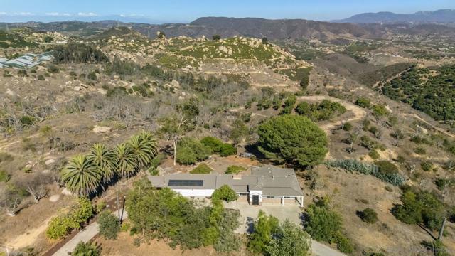 38795 Harris Truck Trail, Fallbrook CA: https://media.crmls.org/mediaz/0b09494a-1296-44cb-8100-c50365ed49a9.jpg