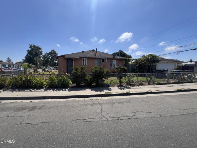 502 504 E Hemlock Street, Oxnard CA: https://media.crmls.org/mediaz/0b0a5ee0-91cc-430c-9707-c924ca02e4d8.jpg