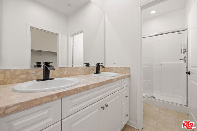 21749 Bene Drive, Santa Clarita CA: https://media.crmls.org/mediaz/0b0a93d8-b826-4a6a-8003-35fa8bb8aa81.jpg