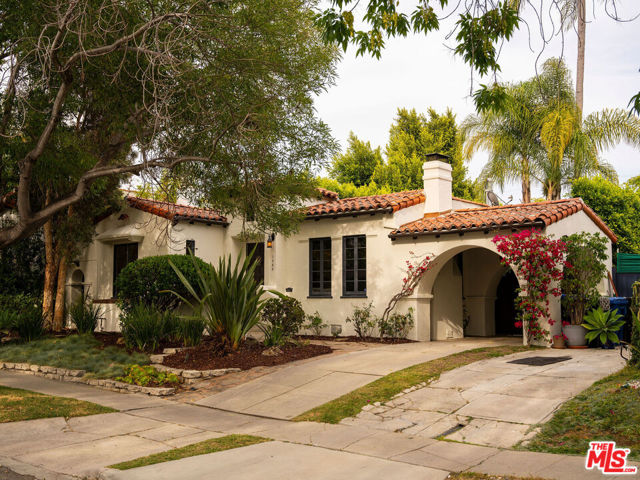 1444 S Sierra Bonita Avenue, Los Angeles CA: https://media.crmls.org/mediaz/0b0a9f53-6579-4ec2-b9bf-f2c1a520b58f.jpg