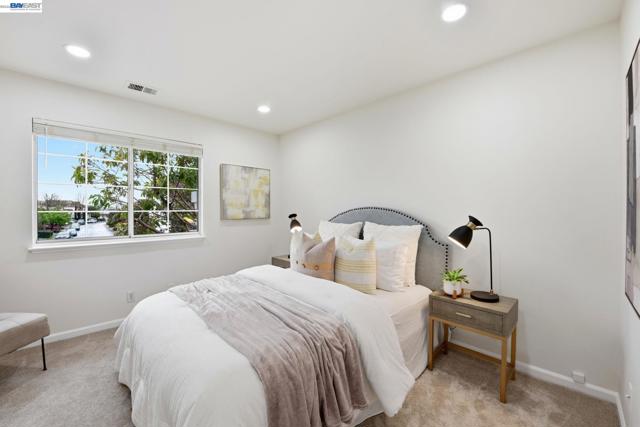 Image 40 of 55 For 15518 Harbor Way