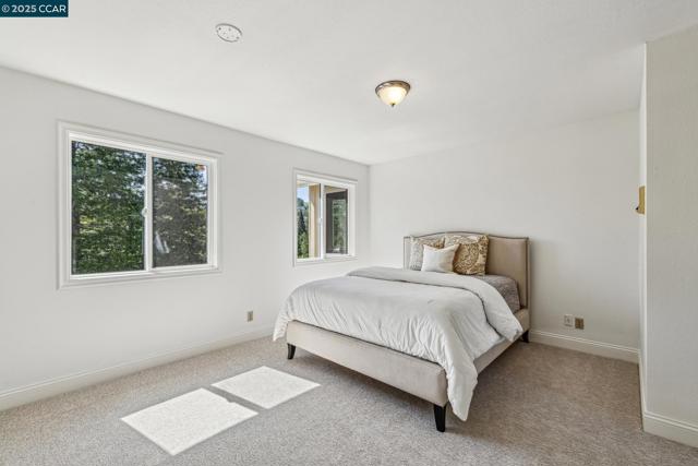 22 Ranger Ct, Alamo CA: https://media.crmls.org/mediaz/0b0ac7f4-943c-4337-aeae-6bc2c6cc2444.jpg