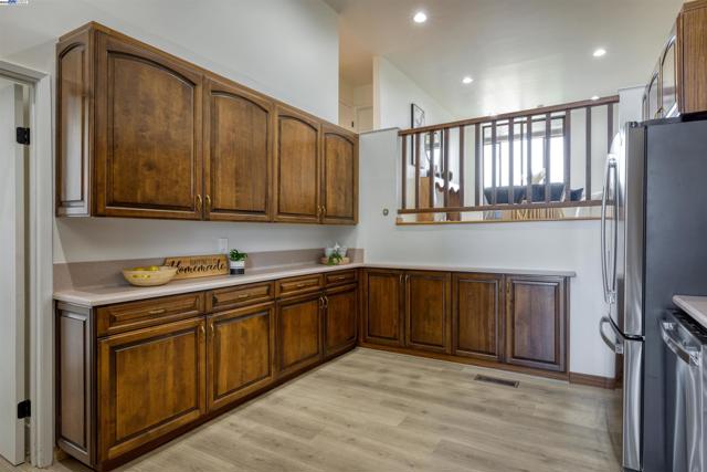 17 Ora Way, San Francisco CA: https://media.crmls.org/mediaz/0b0af64b-afef-45ac-be55-30b7a01228ce.jpg