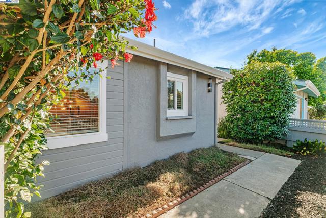 34915 Skylark Dr, Union City CA: https://media.crmls.org/mediaz/0b0b2d6d-acc9-4562-8277-3d44aa648552.jpg