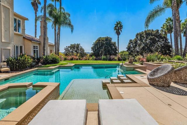 7345 Vista Rancho Ct, Rancho Santa Fe CA: https://media.crmls.org/mediaz/0b0ba374-4257-4560-871d-8f254c77b8c2.jpg