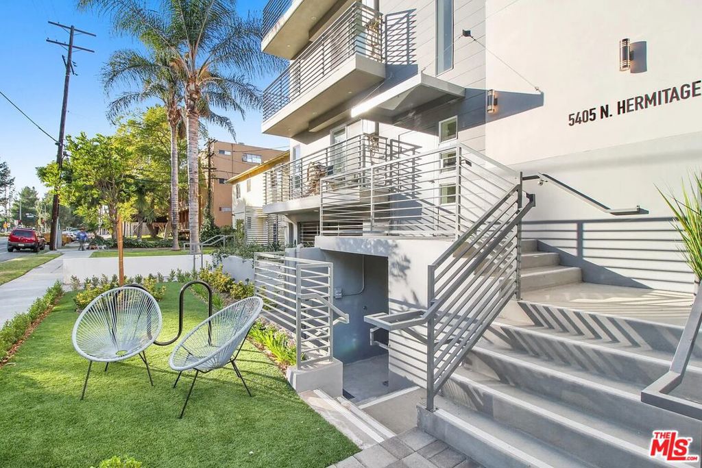 5405 Hermitage Avenue #203