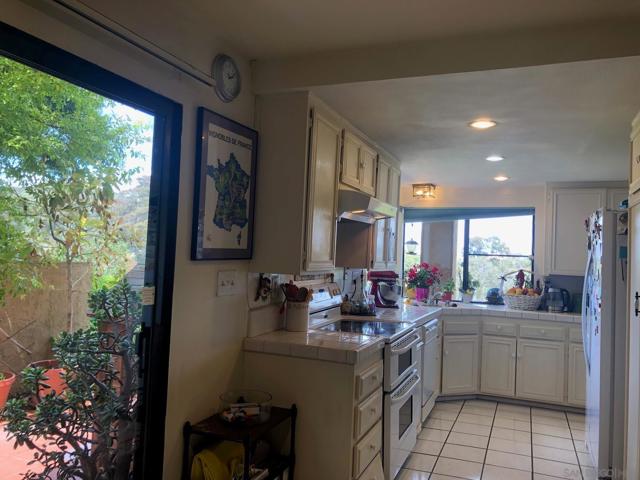 6645 Caminito Scioto, La Jolla CA: https://media.crmls.org/mediaz/0b0cf7e1-2155-42a3-94fa-67d8b6f64135.jpg