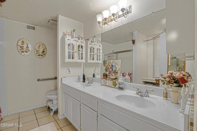 2190 Westshore Lane, Westlake Village CA: https://media.crmls.org/mediaz/0b0d2c66-6cbe-4a3e-b2aa-089d30b645e9.jpg