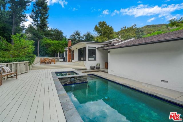 3479 Mandeville Canyon Road, Los Angeles CA: https://media.crmls.org/mediaz/0b0d4a59-173c-4fca-b9d4-8d3137182a6e.jpg