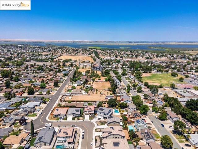 4670 Fuschia Way, Oakley CA: https://media.crmls.org/mediaz/0b0dc274-eea0-4909-b9d9-4f3a9687dfbc.jpg
