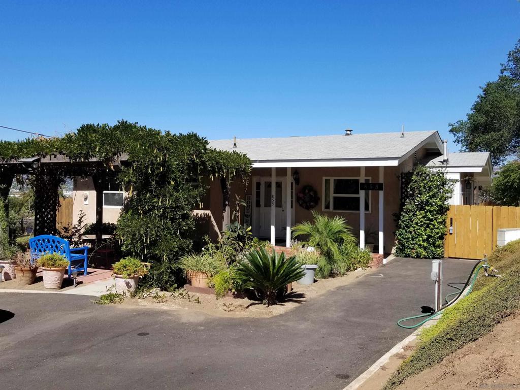 855 Washington Heights Rd, El Cajon, CA 92019