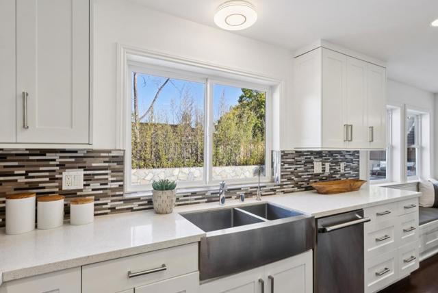 900 Highlands Circle, Los Altos CA: https://media.crmls.org/mediaz/0b0dddb7-7572-45dc-a926-be9d72a14258.jpg