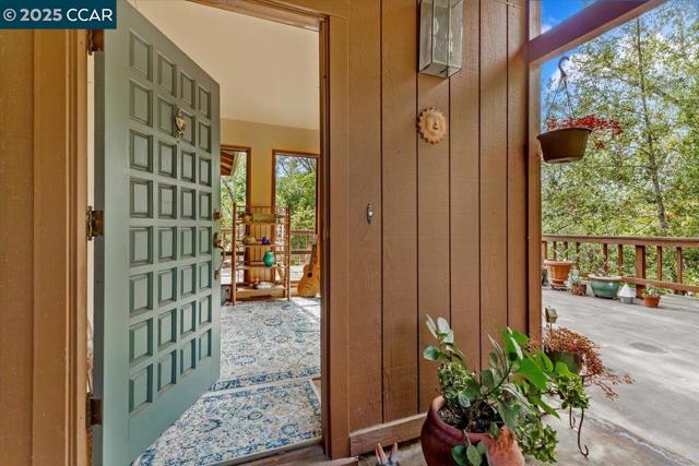 19 Via Floreado, Orinda CA: https://media.crmls.org/mediaz/0b0e25c6-0a32-4363-a052-919777d9cc52.jpg