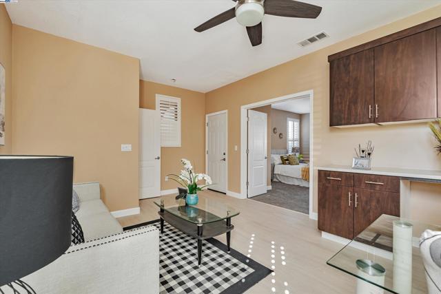 3602 Levanto Way, Manteca CA: https://media.crmls.org/mediaz/0b0e3993-a9a3-4bc4-8e70-42f43ef17ba1.jpg