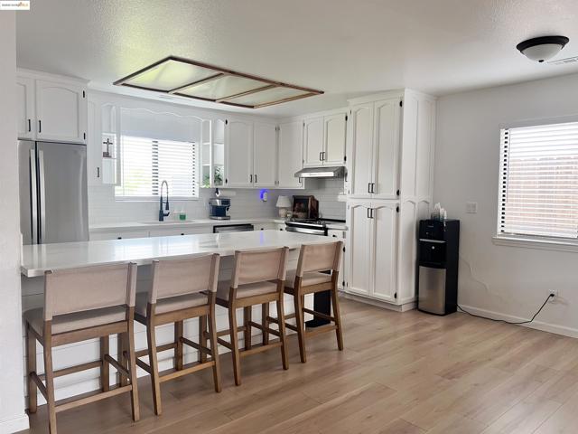 324 Lassen DR, Lodi CA: https://media.crmls.org/mediaz/0b0e5932-10c2-4deb-975e-3a1a9818f818.jpg