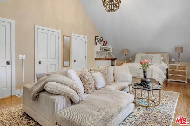 3625 Serra Road, Malibu CA: https://media.crmls.org/mediaz/0b0e6a59-081a-4ee5-9564-4e8042410433.jpg
