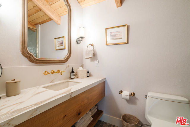 28805 North Shore Road, Lake Arrowhead CA: https://media.crmls.org/mediaz/0b0e9288-2b12-4562-90f9-c247cb4d5ee7.jpg