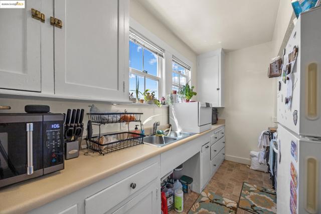 Image 32 of 45 For 271 38th St  