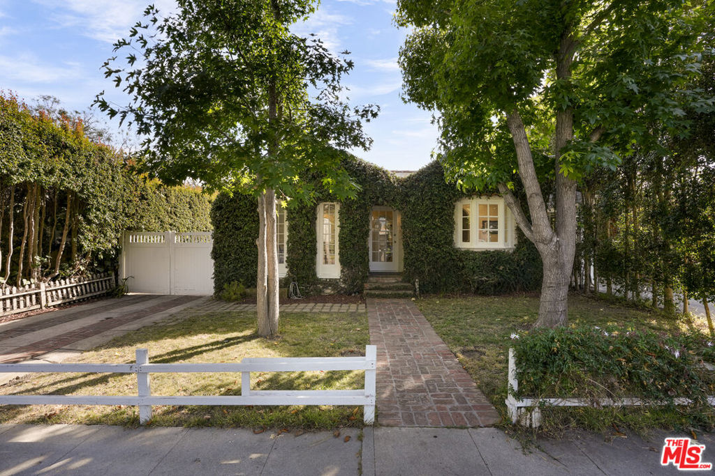 2621 Military Avenue