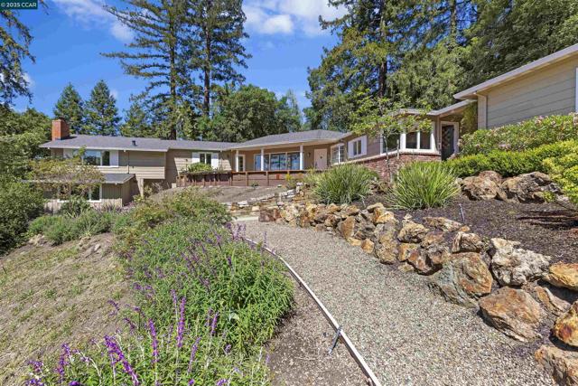 1087 Rahara Dr, Lafayette CA: https://media.crmls.org/mediaz/0b0f2df4-798e-4192-9749-158e08a6f41c.jpg