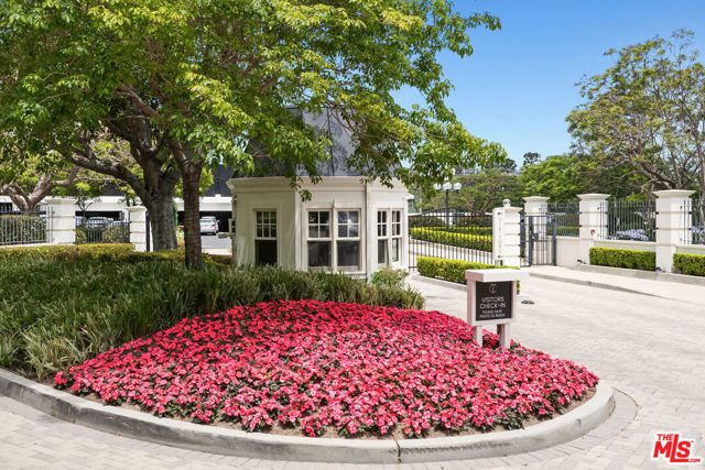 2220 Avenue Of The Stars, Los Angeles CA: https://media.crmls.org/mediaz/0b0fa18f-cb1b-4908-9252-2a7ccd226faf.jpg