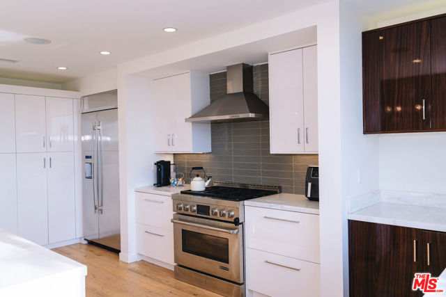 3423 Scadlock Lane, Sherman Oaks CA: https://media.crmls.org/mediaz/0b105710-9135-4ee5-95c5-8a50863b554a.jpg