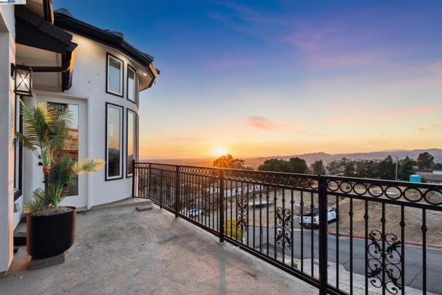 3606 Sarita St, Hayward CA: https://media.crmls.org/mediaz/0b112422-f5c6-4a44-8141-6ef966f19742.jpg